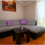 Anita I Visnja Lejlighed