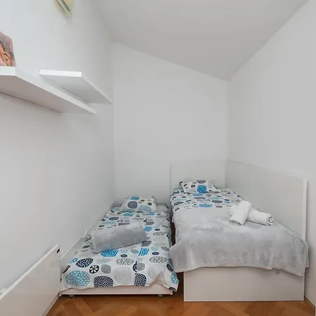 Anita I Visnja * Rogoznica (Sibenik-Knin)